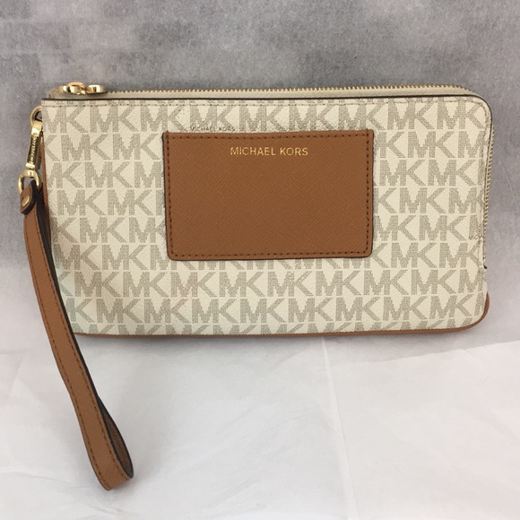 Michael Kors Handbags - Michael Kors wallet